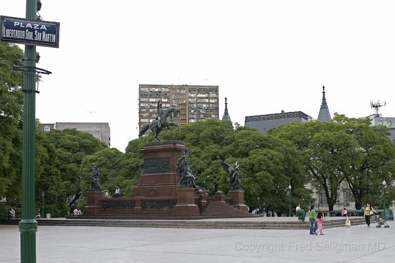 20071201_181738  D200 4000x2667.jpg - Plaza San Martin, Buenos Aires